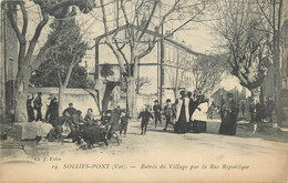 CPA FRANCE 83 " Solliès Pont , Entrée Du Village Par La Rue De La République". - Sollies Pont