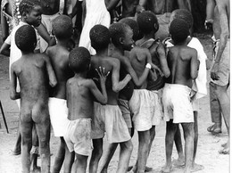 Photo Soudan Liria Eastern Equatoria. Ronde Des Enfants Vivant Univers - Afrique