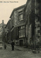 Pouzauges * Débit De Tabac Tabacs , Rue Des Vieux Pavés * Café Français Restaurant * Commerce Magasin AILLEAUME - Pouzauges