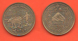 Nepal 2 Rupees Rupie Everest Mount Brass Coin - Nepal