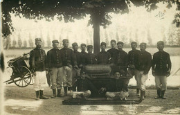 94  ABLON  ( Carte Photo ) Militaires  Posant Devant Une Machine - Ablon Sur Seine