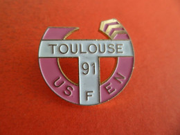 PIN'S PINS - émail USFEN TOULOUSE - 1991 - Union Sportive Française De L'Education Nationale - Golf - Golf