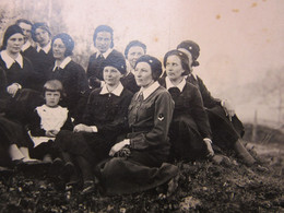 Photo Aizsardze Avec Patch Et Badge / Para Military Woman Organization Aizsardze Lettonie  1920/30s - Andere