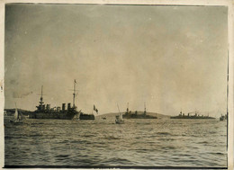 Cherbourg * La Flotte Au Large Pendant Le Revue ! * Bateaux De Guerre Marine * Photo Ancienne - Cherbourg