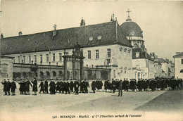 Besançon * Hôpital * 4ème Compagnie D'ouvriers Sortant De L'arsenal * Militaires Militaria - Besancon