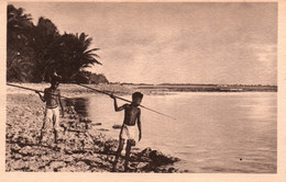 Micronésie (Iles Carolines) Petits Canaques (pêche à La Sagaie) - Edition Jésuites Missionnaires Carte N° 3 Non Circulée - Micronesië