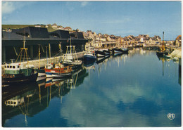 Port-en-Bessin - Bateaux De Peche Dans Le Port Et La Criée - 14 - (Calvados) - Port-en-Bessin-Huppain