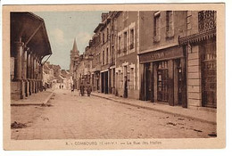 Combourg - La Rue Des Halles - N°8 éd. Mesny - à Gauche Ferblanterie Salmon - Combourg