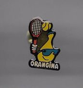 PINS ORANGINA BOUTEILLE ET RAQUETTE DE TENNIS / 33NAT - Boissons