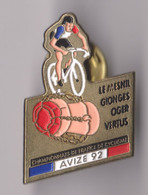 PIN'S Champagne { AVIZE 92 Championnat De France De Cyclisme - LE MESNIL GIONCES OGER VERTUS  } {S17-21} - Boissons