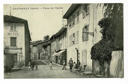 Chatonnay - Place De L'Eglise (animation, Commerces, Huissier, Gamin Et Son Chien) Circ Sans Date, Sous Enveloppe - Châtonnay