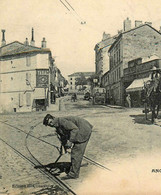 Angoulême * Débit De Tabac Tabacs Papier Timbres Journaux , Carrefour De L'éperon * Distillerie Commerce Magasin - Angouleme