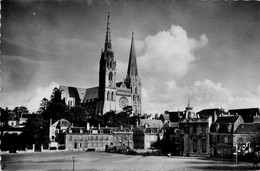 Chartres * Place Châtelet Et La Cathédrale - Chartres