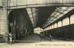 évreux * Intérieur De La Gare * Train Wagons * Ligne Chemin De Fer De L'eure - Evreux