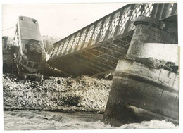 Photo De Presse Accident De Train Micheline Evian - Lyon ( à Vongy , 1952 ) - Trains