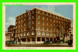 MOOSE JAW, SASKATCHEWAN - HOTEL GRAND HALL - ANIMATED WITH OLD CARS - PECO - - Andere & Zonder Classificatie