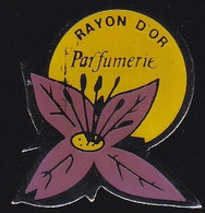 70643-Pin's .Parfumerie Rayons D'or.Parfum.fleur. - Parfums