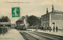 La Rivière Thibouville * La Gare * Train Locomotive * Ligne Chemin De Fer De L'eure - Andere & Zonder Classificatie
