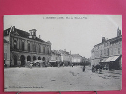 Visuel Très Peu Courant - 52 - Montier En Der - Place De L'Hôtel De Ville - Très Bon état - R/verso - Montier-en-Der