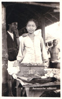 BALI : BALINEESCHE SCOONE - CARTE VRAIE PHOTO / REAL PHOTO POSTCARD - ANNÉE / YEAR ~ 1930 - '935 (ah029) - Indonesia