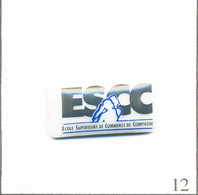 Pin's Education / ESCC (Ecole Supérieure De Commerce) De Compiègne (60). Est. Thosca. Porcelaine. T793-12 - Administraties