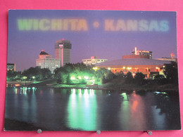 USA - Kansas - Wichita - The Arkansas River Reflects A Dazzling Wichita Skyline - Excellent état - Wichita