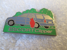 PIN'S    FORD  ESCORT  CLIPPER   Zamak  Version Grise - Ford