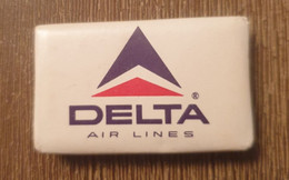 MINI SAVON PUBLICITAIRE DELTA AIR LINES - Produits De Beauté