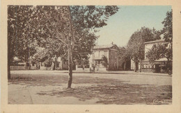 CPA FRANCE 84 " Caumont Sur Durance, La Place Jean Jaurès" - Caumont Sur Durance