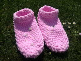 NEW WOMEN'S, GIRL'S SLIPPERS, HAND-KNITTED FROM  ALIZE PUFFY FINE WOOL. - Laine