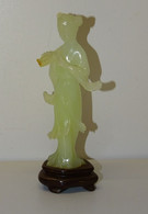 ANCIENNE STATUETTE PIERRE VERTE CHINE GUAN YIN SOCLE BOIS COLLECTION VITRINE DECO - Autres & Non Classés