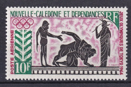 CALEDONIE - AERIENS YVERT N°76 * / MLH - COTE = 24 EUR. - JEUX OLYMPIQUES 1964 - Unused Stamps