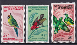 CALEDONIE - SERIE AERIENS YVERT N°88/90 ** MNH - COTE = 44.5 EUR. - OISEAUX - Unused Stamps