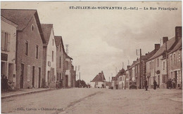 44  Saint Julien De  Vouvantes  -  La Rue Principale - Saint Julien De Vouvantes