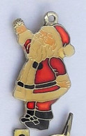 R49 Pin's PERE NOEL Christmas En Pin's Pendentif Achat Immédiat - Kerstmis
