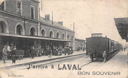 Laval      53        J'arrive De Laval   Intérieur De La Gare      ( Voir Scan) - Laval