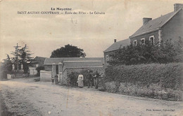 Saint Aignan Couptrain     53        Une Rue Et Le Calvaire         ( Voir Scan) - Autres & Non Classés