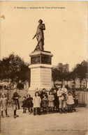 Carhaix * La Statue De La Tour D'auvergne * Villageois - Carhaix-Plouguer