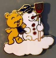 BONHOMME DE NEIGE AVEC UN OURSON - BALAI - OURS - EGF - NUAGE  -                    (24) - Personnes Célèbres