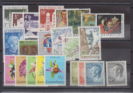 LUXEMBOURG    1975         ( Neufs Sans Charniéres )            COTE   35 € 65 - Années Complètes