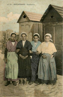 Douarnenez * Les Sardinières * Jeunes Filles Du Pays En Coiffe Et Costume - Douarnenez