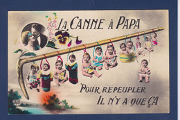 CPA Surréalisme Bébés Multiples Photo Montage écrite - Baby's