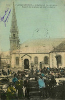 Plouguerneau * L'église Et Le Calvaire * Aspect De La Place Un Jour De Foire * Marché Aux Bestiaux Marchands - Plouguerneau