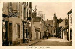 Pont L'abbé * La Rue Du Château * Pharmacie GUJAS PHILLIPON , LAVALOU Successeur * Magasin Félix Potin - Pont L'Abbe