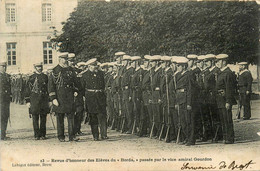 Brest * Revue D'honneur Des élèves Du Navire LE BORDA , Passée Par Le Vice Amiral Gourdon * Marins Marine - Brest