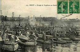 Brest * Groupe De Torpilleurs Au Bassin * Navire Bateau De Guerre - Brest