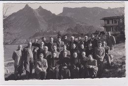 Le Pâquier. Montbarry, Photo De Groupe Face Aux Préalpes - Le Pâquier