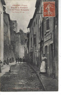 88 - CHATEL - T.Belle Vue Animée De La Rue De La Fontaine Et Les Vieux Remparts - Chatel Sur Moselle