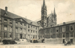 REIMS L'HOPITAL CIVIL LA COUR D'HONNEUR - Reims