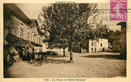 CPA FRANCE 38 " Diémoz, La Place Et L'Hôtel Boulud" - Diémoz